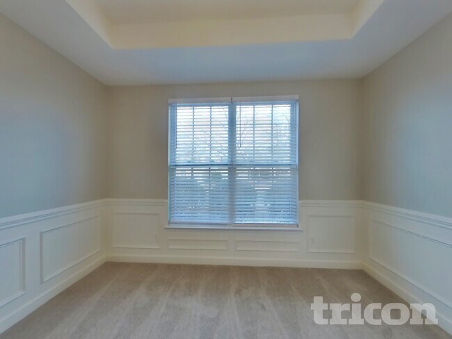 Building Photo - 825 Old Forester Ln