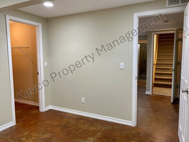 Building Photo - 1637 Westbridge Dr