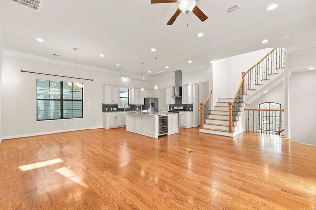 Primary Photo - Elegant 3-Bedroom Home in Gated Inner Loop...
