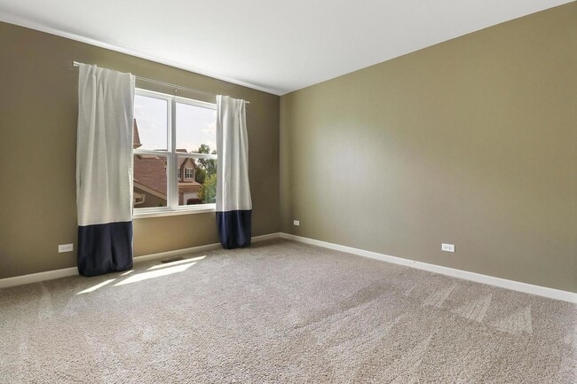 Building Photo - 643 Seneca St