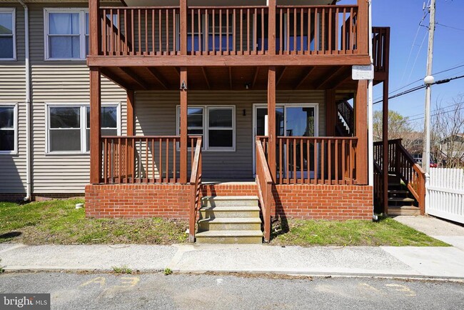 Building Photo - 516 Bay St