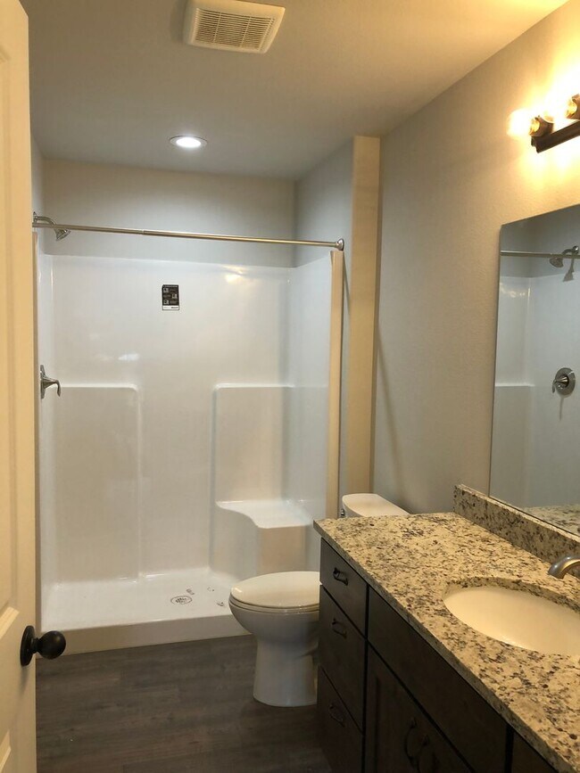 Building Photo - Brand new 3 bedroom house in Roseburg