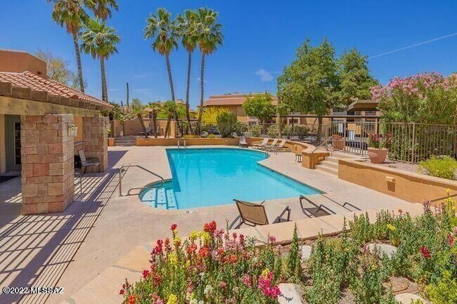 Building Photo - 6651 N Campbell Ave