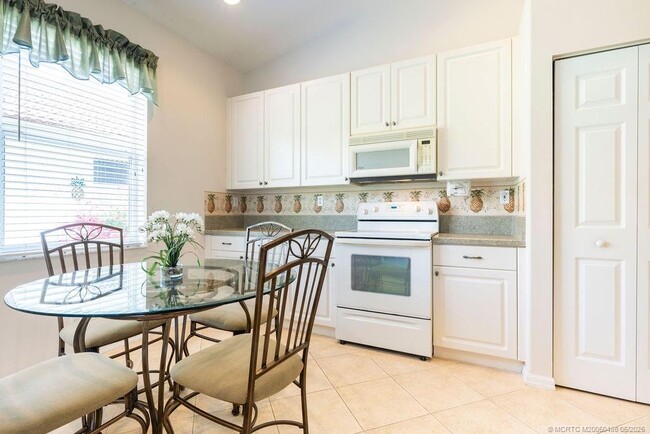 Building Photo - 2096 NW Marsh Rabbit Ln
