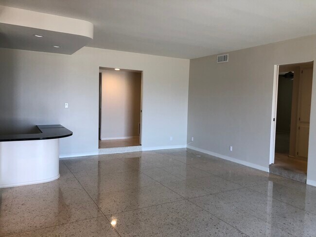 Wet Bar in Family Room - 14687 Deervale Pl