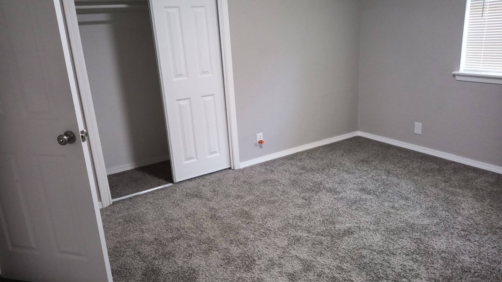 Building Photo - 4408 S Cypress Ave