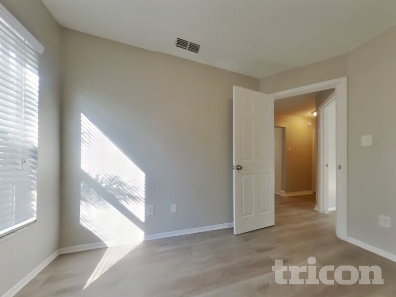 Building Photo - 2942 Mallorn Way