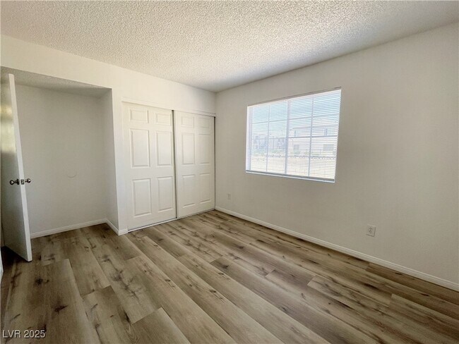 Building Photo - 2705 Jennydiane Dr