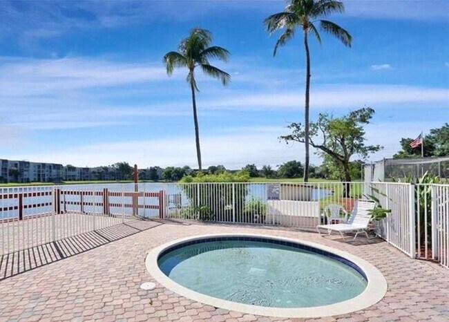 Building Photo - 9440 Poinciana Pl