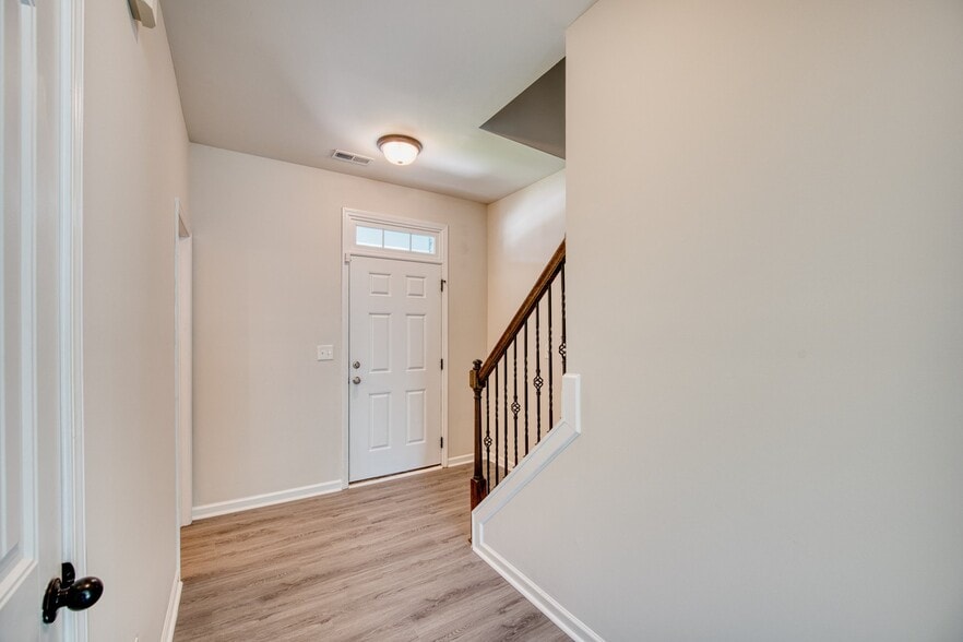 Building Photo - 305 E Webber Ln