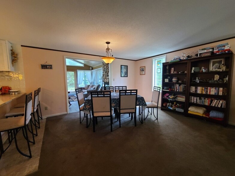 Building Photo - 3123 Lakeshore Dr