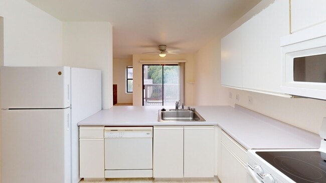 Building Photo - 553 Mission Blvd