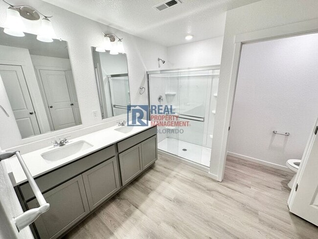 Building Photo - 778 N Clubview St