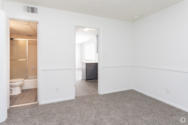 1BR, 1BA - Bedroom - 402 Lewis Street