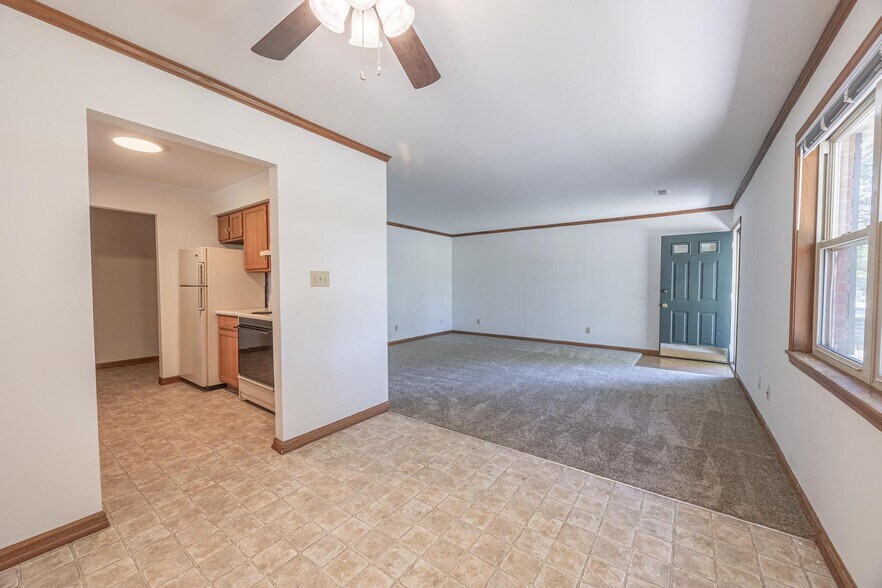 Building Photo - 10854 Country Club Rd