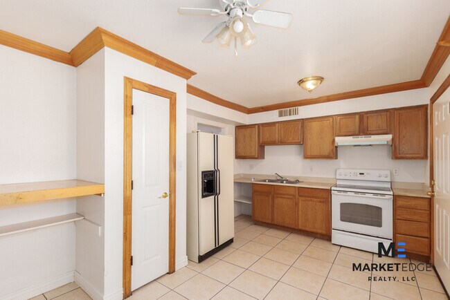 Building Photo - 2Bed/2Bath House at 24th St/Baseline! Appl...