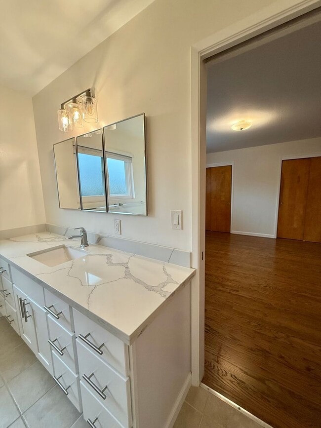 Building Photo - 87/89 Starr Way