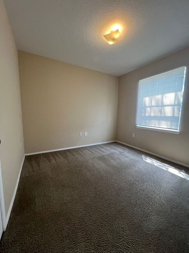 Building Photo - 2 BEDROOM 1 BATH CONDO REMODELED available...