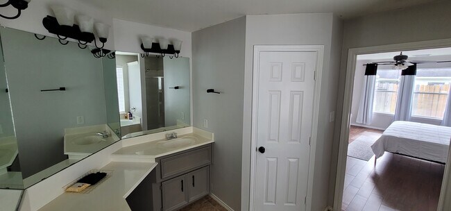 Building Photo - 4911 Pearce Lake Ct