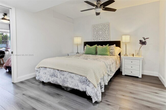 Building Photo - 405 Lakeview Dr