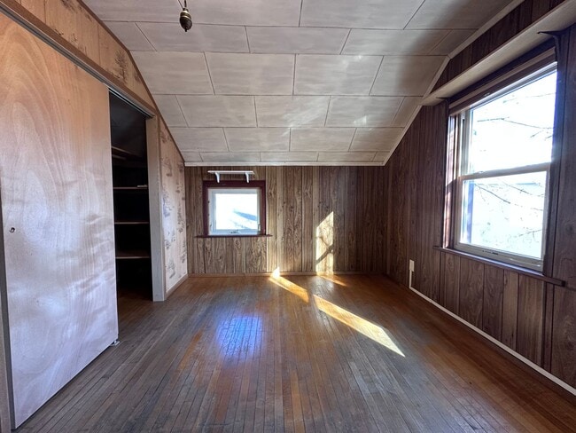 Building Photo - 7 8th St