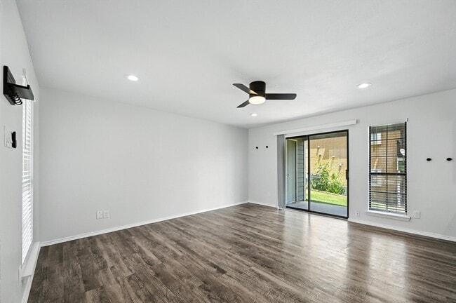 Building Photo - 5801 Lake Hubbard Pkwy