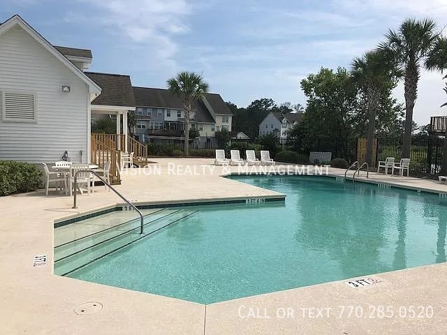 Building Photo - 141 Winding River Dr