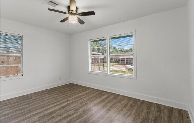 Building Photo - 4303 Dacca Dr