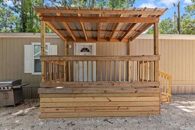 Building Photo - 211 Woodstock