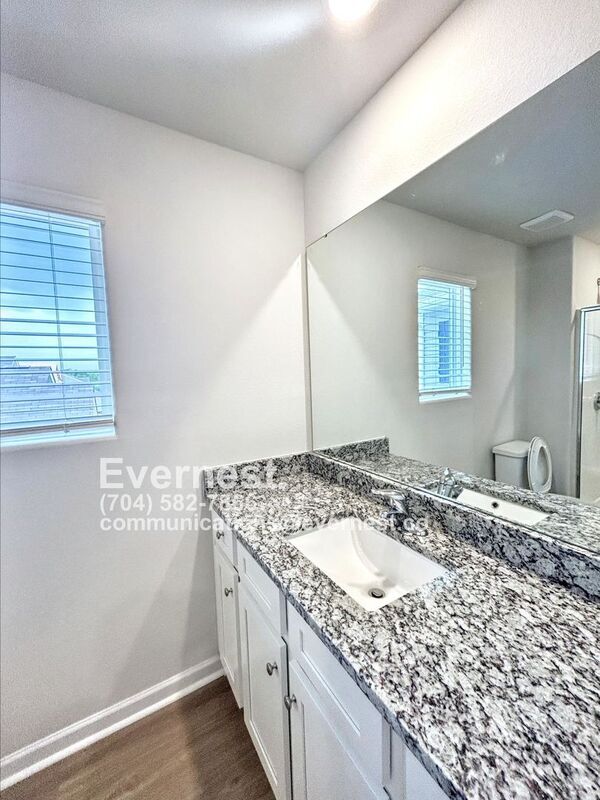 Building Photo - 114 Lightning Dr