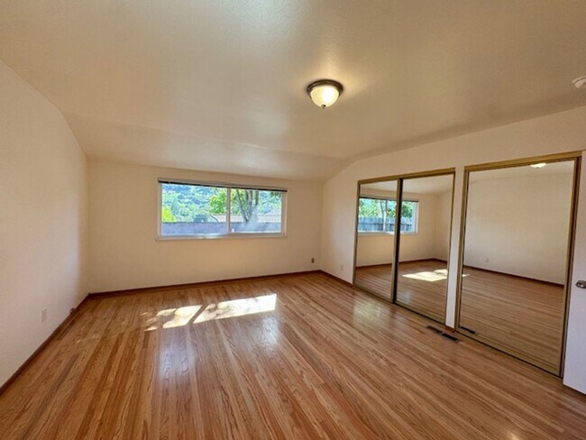 Building Photo - Wonderful single level home in Orinda-available for move-in now!