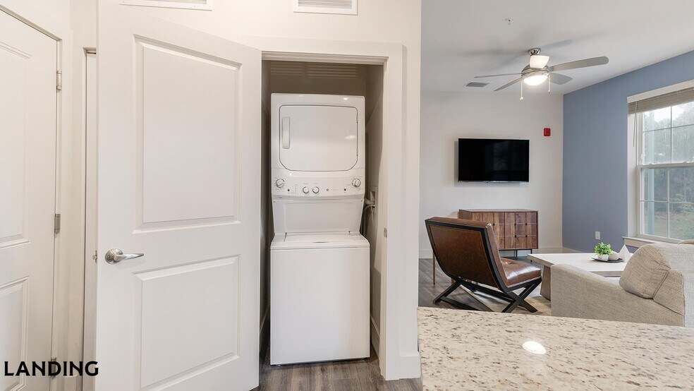 Building Photo - 5885 Lakehurst Dr