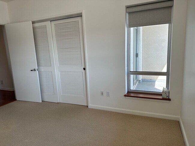 Building Photo - Epic REA: Fabulous 2 BR/2 BA South Beach C...