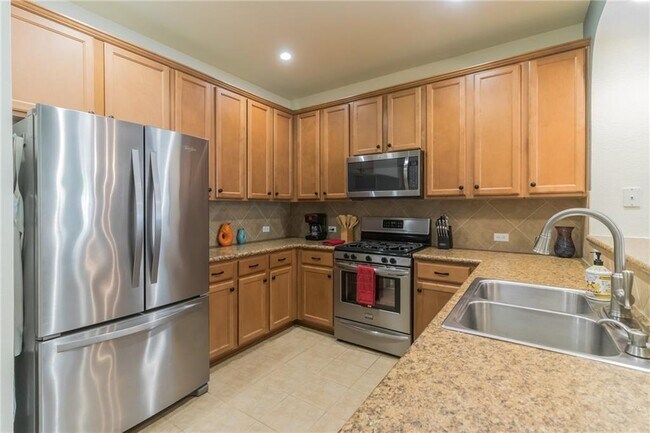 Building Photo - 9201 Brodie Ln