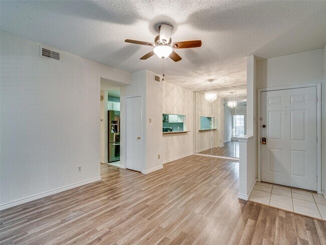 Building Photo - 3607L W Northgate Dr