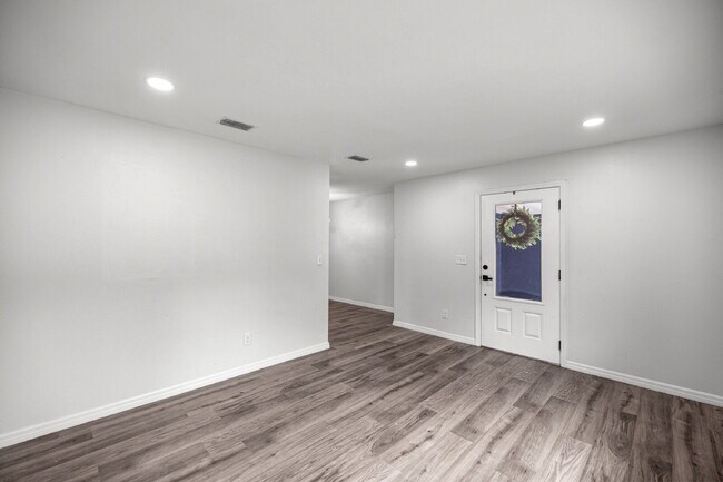 Building Photo - 5 Bahia Court Trce