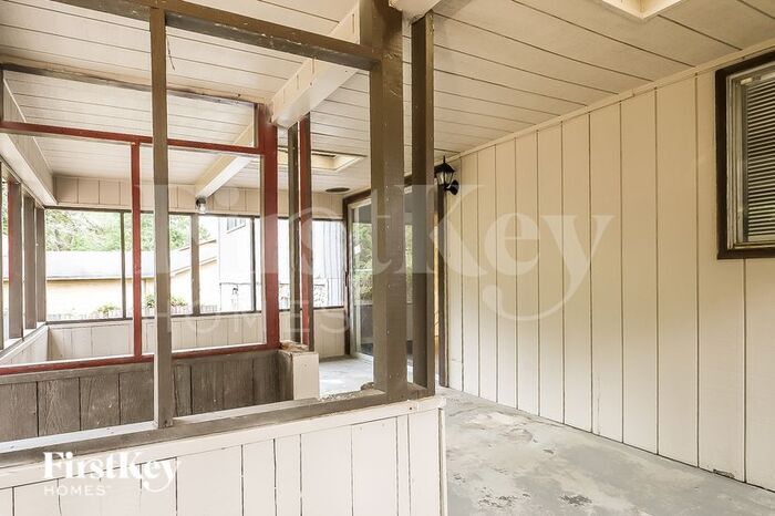 Building Photo - 641 Cherry Ln
