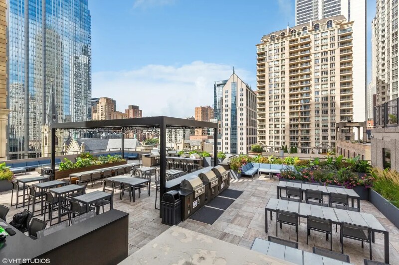 Building Photo - 30 E Huron St