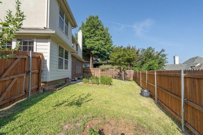 Building Photo - 910 Waterside Dr