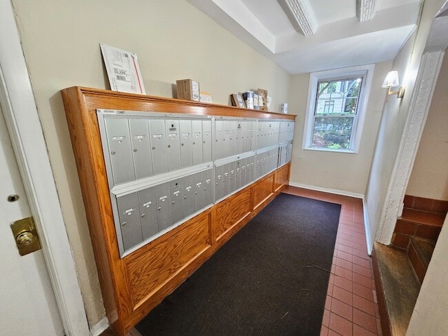 Building Photo - 644 W Wrightwood Ave