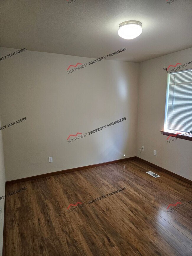 Building Photo - STATUS-AVAILABLE- |R16| $2450