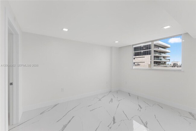 Building Photo - 345 Ocean Dr