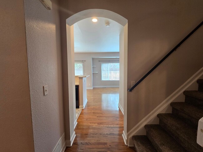 Building Photo - Charming 3BR House in Aurora