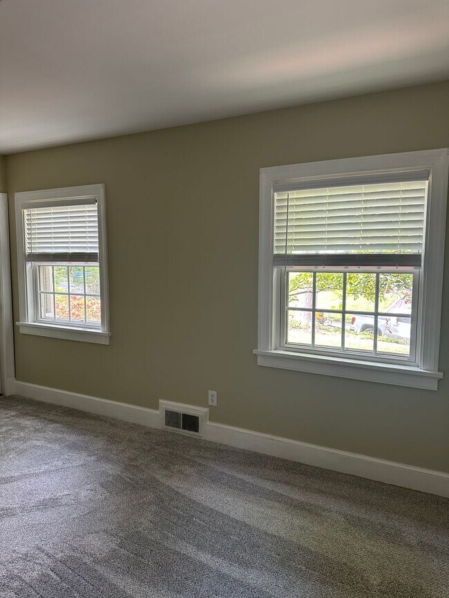 Building Photo - $2500 / 3 br / 2.5 ba / 1546 sqft