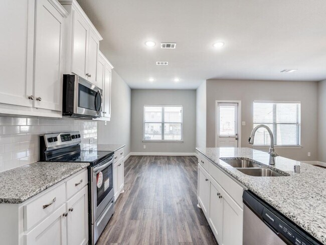Building Photo - 6803 Topaz Dr