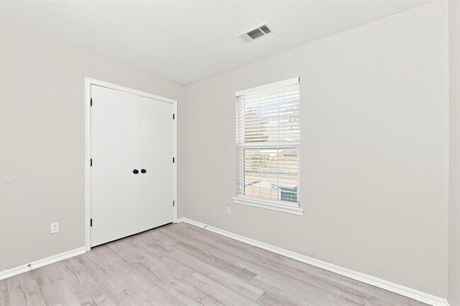 Building Photo - 4004 Night Hawk Dr