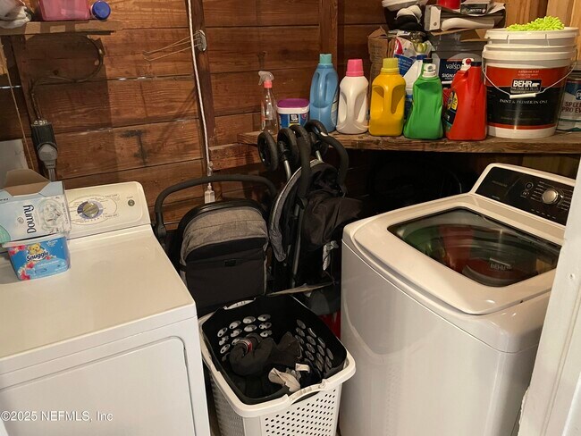 Building Photo - 2619 Bywood Rd