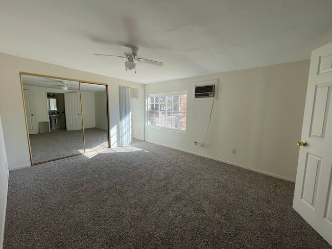 Building Photo - Four Bedroom Two Bathroom Home in Hemet!