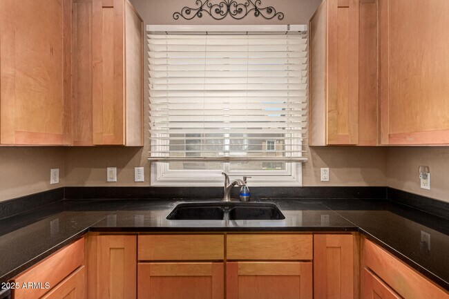 Building Photo - 1326 S Sabino Dr