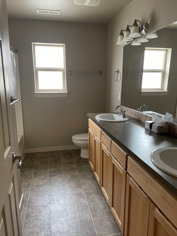 Building Photo - 2175 Mayfly St